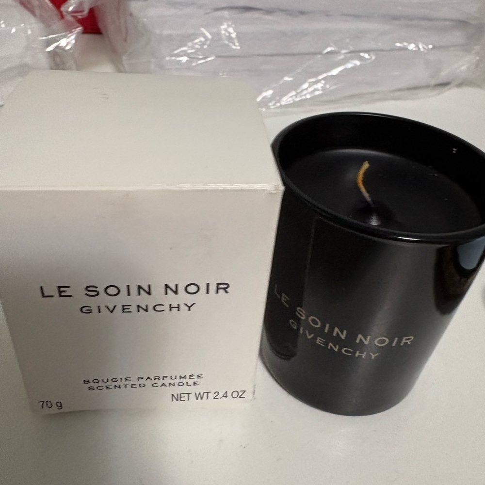 Givenchy Le Soin Noir Scented Candle - Picture 3 of 6